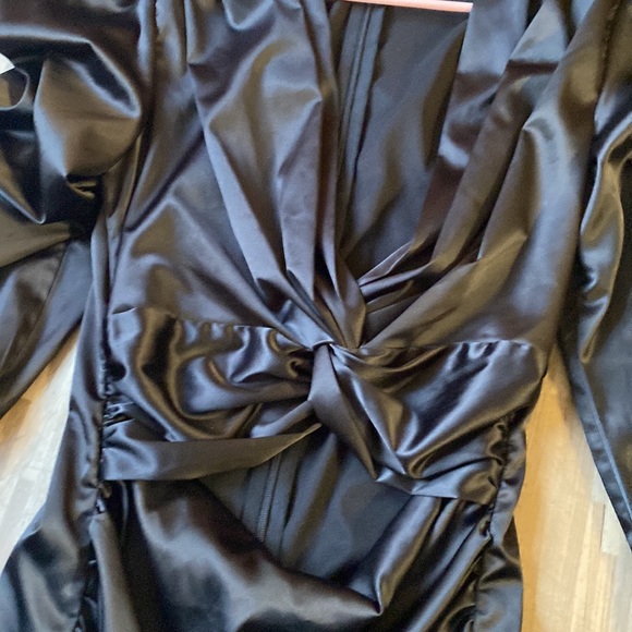 Black dress - Picture 2 of 3